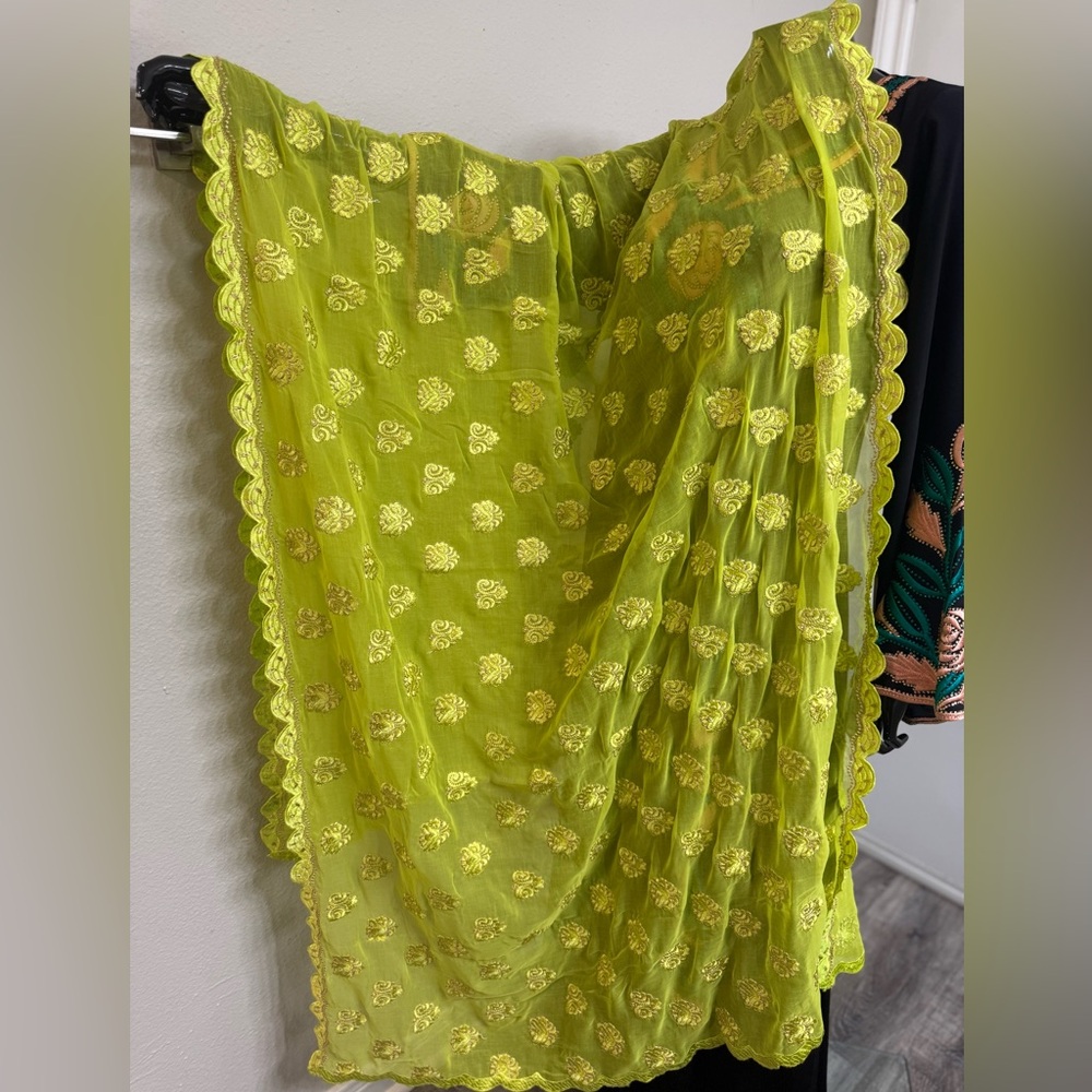 Textured Lightweight Scarf